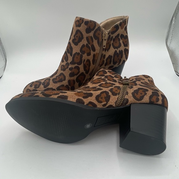 Women’s Leopard Print Booties Size 6 - Picture 6 of 10